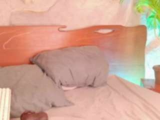 Alison Moon live cam preview