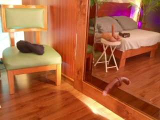 Alison Moon live cam preview