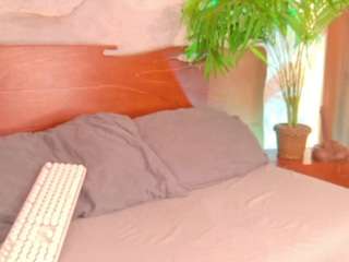 Alison Moon live cam preview