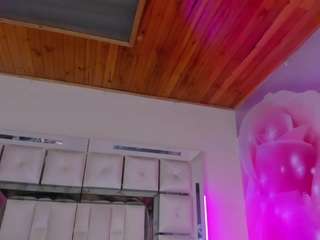 emili-clark Live Webcam on CamSoda