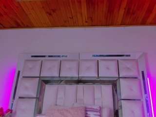 emili-clark Sex Cam Show
