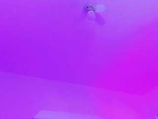 emili-clark live webcam show