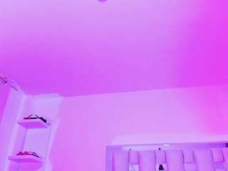 emili-clark live webcam show