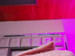 emili-clark's Live Sex Cam Show