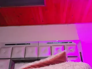 emili-clark's Live Sex Cam Show