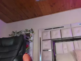 emili-clark's Live Sex Cam Show