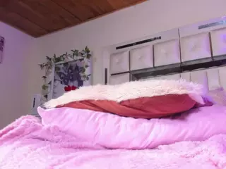 emili-clark's Live Sex Cam Show
