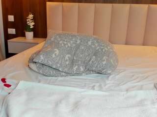 saradiamond01's CamSoda show and profile