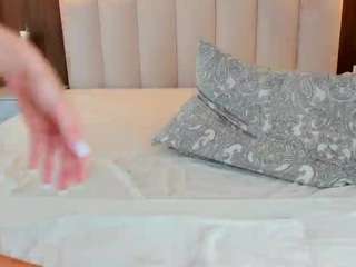 Saradiamond01 live webcam show