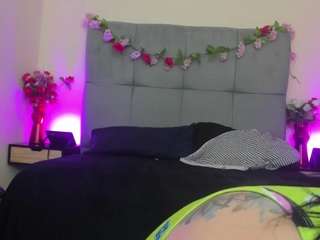 scarlethit's CamSoda show and profile