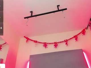 scarlethit's CamSoda show and profile