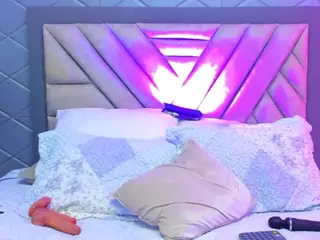 VilotetRousseX's Live Sex Cam Show