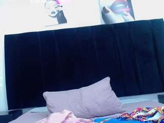 camiilareyes Live Webcam on CamSoda