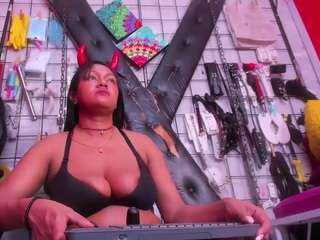 madame-pain Live Webcam on CamSoda