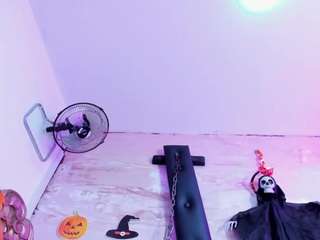 madame-pain Live Webcam on CamSoda