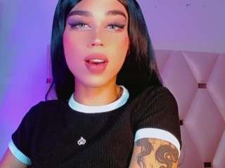 sarahh-sophia's CamSoda show and profile