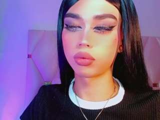 sarahh-sophia's CamSoda show and profile