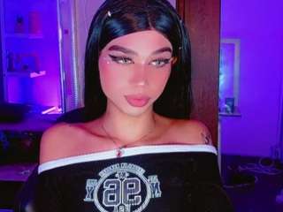 sarahh-sophia's CamSoda show and profile