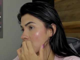 le modèle stephanya est en webcam porno dans un show sur le site camsoda, il possède les tags suivants: ass bouncing,ass clapping,black hair,body massage,brown eyes,lovense,no drinking,no smoking,skinny,toys,big tits,hd
