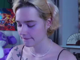 LynnaBraund's Live Sex Cam Show