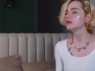 LynnaBraund's Live Sex Cam Show
