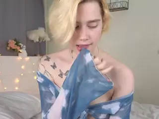 LynnaBraund's Live Sex Cam Show