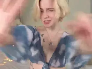LynnaBraund's Live Sex Cam Show