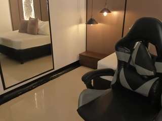 lilly-ass Live Webcam on CamSoda