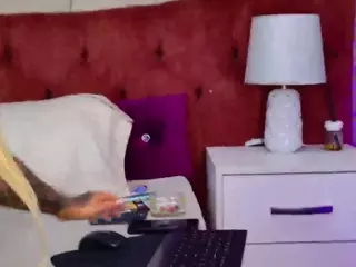 megan-wow's Live Sex Cam Show