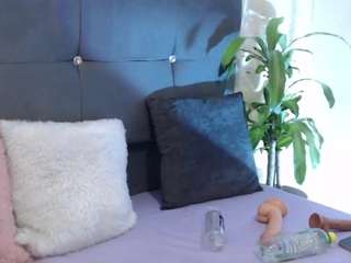 mia-makleynn webcam
