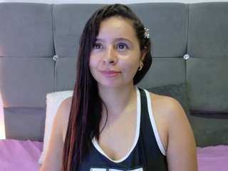 mia-makleynn's CamSoda show and profile