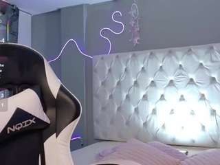 violet-thomson Live Webcam on CamSoda