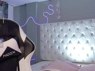 violet-thomson Live Webcam on CamSoda
