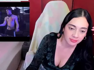 Eviee's Live Sex Cam Show