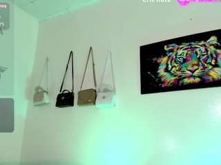 Live cam show with la-ratona