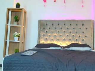 alexitabrow Live Webcam on CamSoda