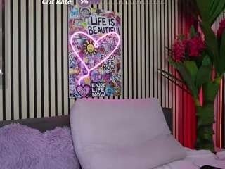 melaniatress Live Webcam on CamSoda