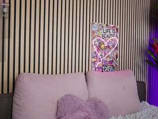 melaniatress Live Webcam on CamSoda