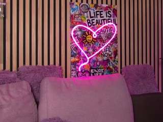 melaniatress Live Webcam on CamSoda