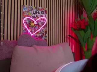 melaniatress Live Webcam on CamSoda