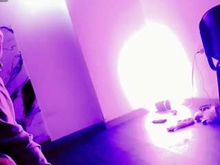 le modèle rosedewitt est en webcam porno dans un show sur le site camsoda, il possède les tags suivants: anal toys,ejaculation,lean,orgasm,spank,tattoos,tease,blonde hair,hd,small tits