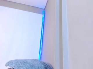 Roxy-Stone1 live cam preview