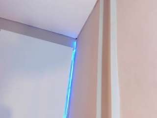 Roxy-Stone1 live cam preview