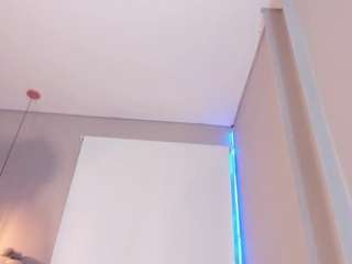 Roxy-Stone1 live cam preview