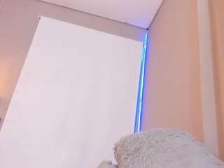 Roxy-Stone1 live cam preview