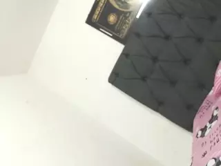 Aprilsaenz's Live Sex Cam Show