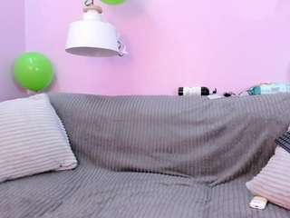 hiyakasudere's CamSoda show and profile