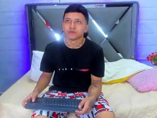 secret-sexyoung Live Webcam on CamSoda