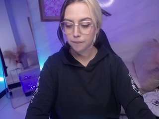 hela-v Live Webcam on CamSoda