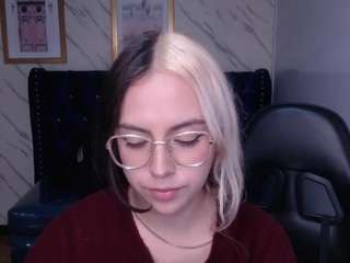 hela-v Live Webcam on CamSoda